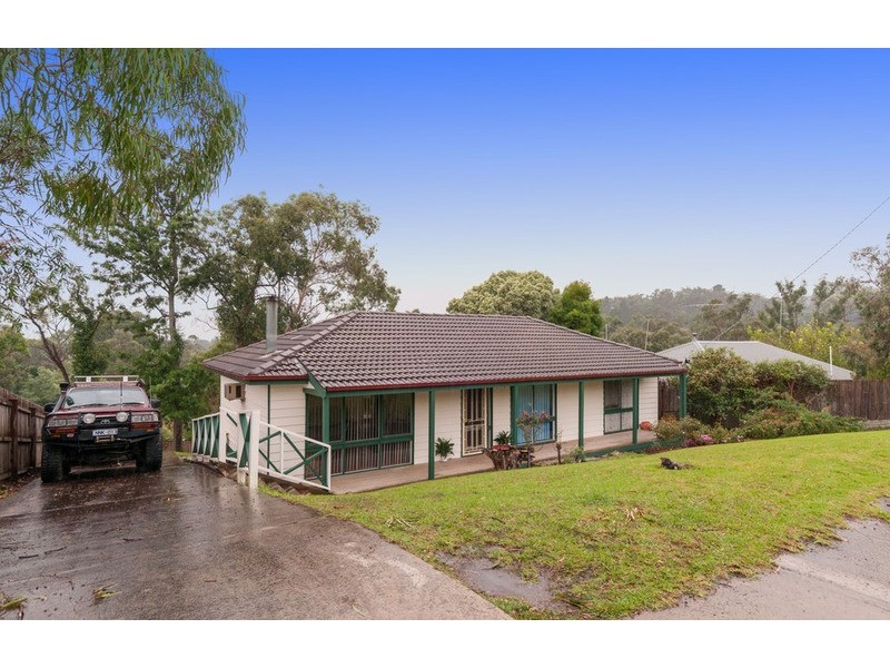 13 Weymar Crescent, Wandin North VIC 3139