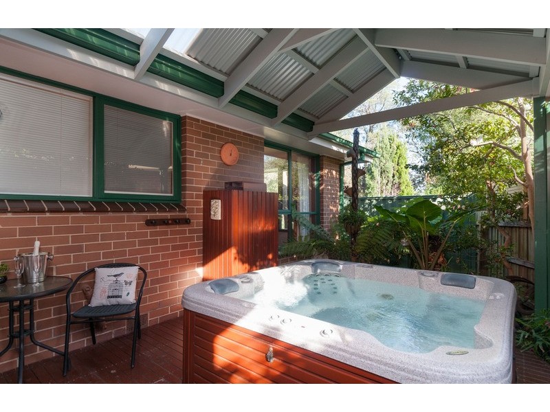 10 Hansford  Close, Kilsyth VIC 3137