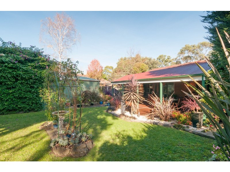 10 Hansford  Close, Kilsyth VIC 3137