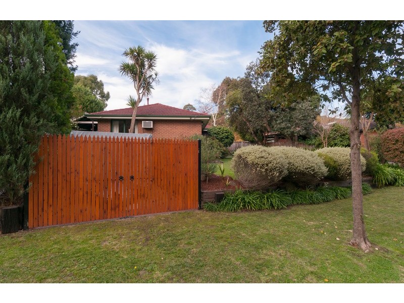 10 Hansford  Close, Kilsyth VIC 3137