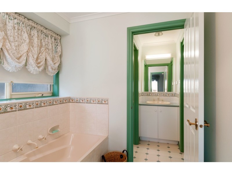 3 Vincent  Mews, Chirnside Park VIC 3116