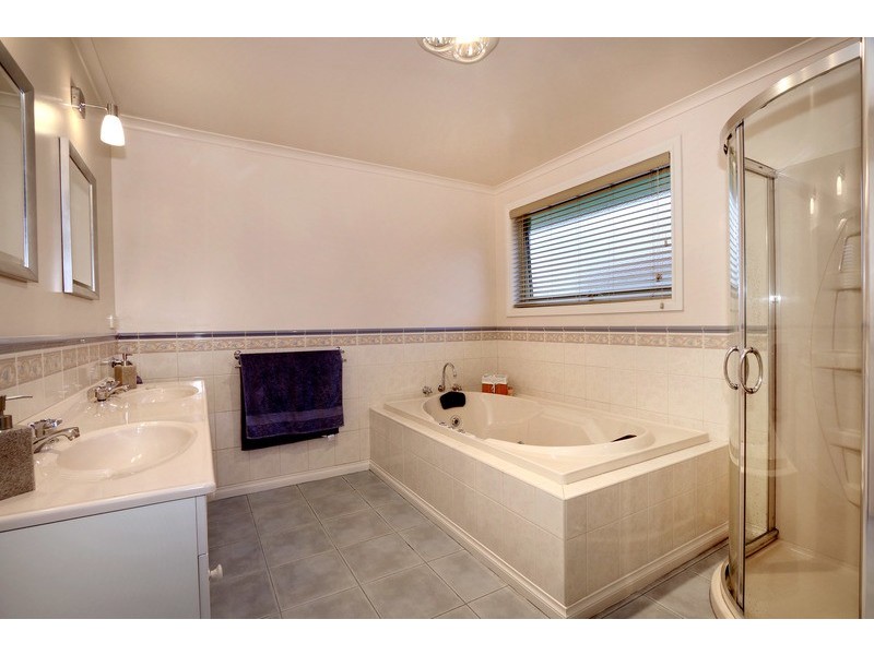 16 Semillon Court, Yarra Glen VIC 3775