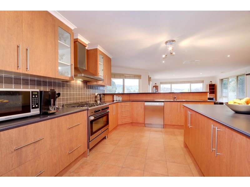 16 Semillon Court, Yarra Glen VIC 3775