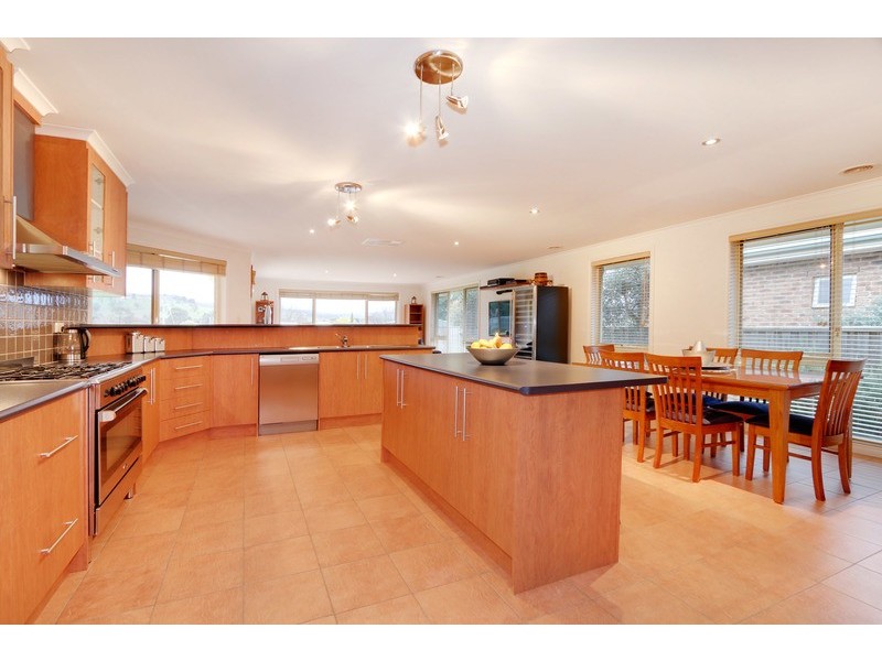 16 Semillon Court, Yarra Glen VIC 3775