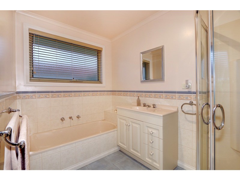 16 Semillon Court, Yarra Glen VIC 3775