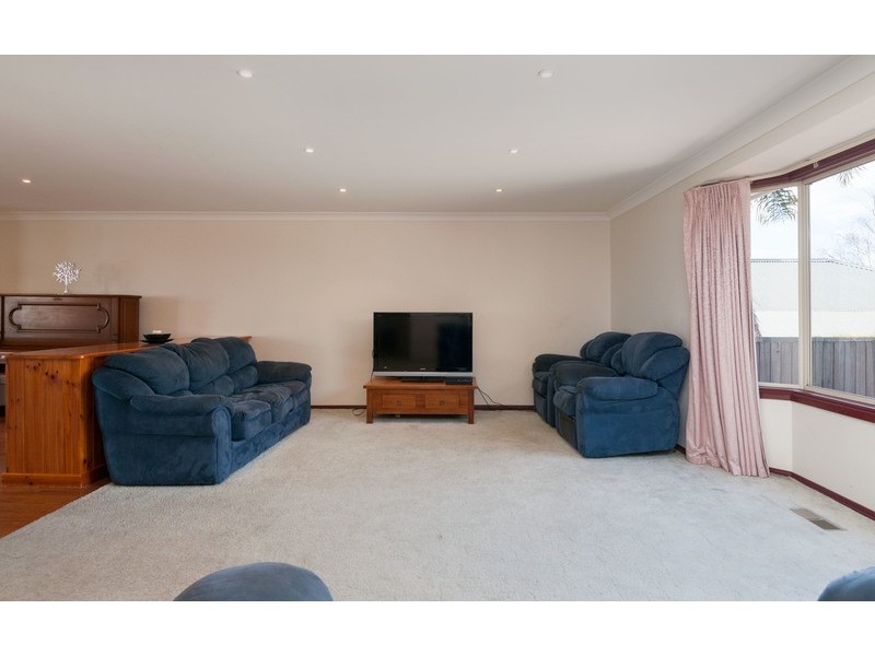 52 Kirkford Drive, Mooroolbark VIC 3138