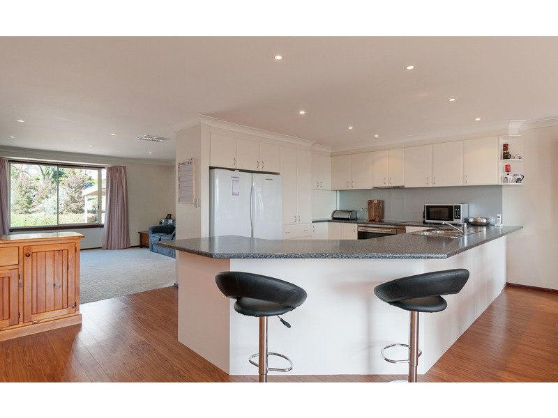 52 Kirkford Drive, Mooroolbark VIC 3138