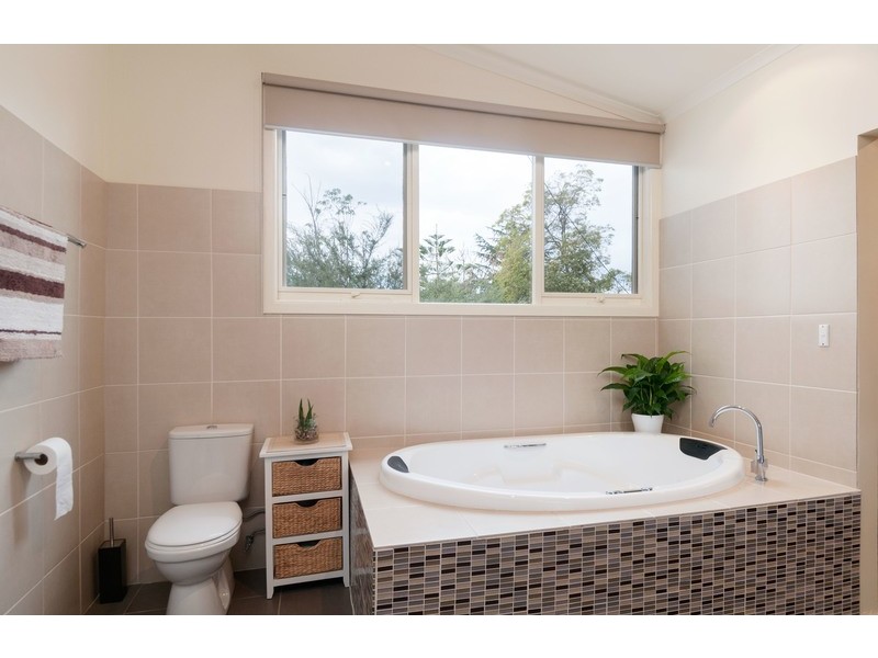 11 Hansen Road, Kilsyth VIC 3137