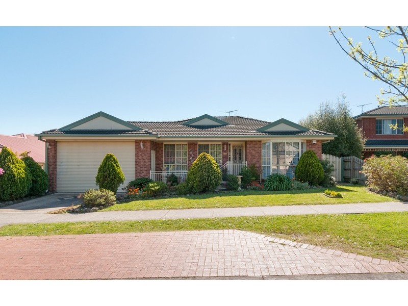 27 Blue Ridge Drive, Mooroolbark VIC 3138