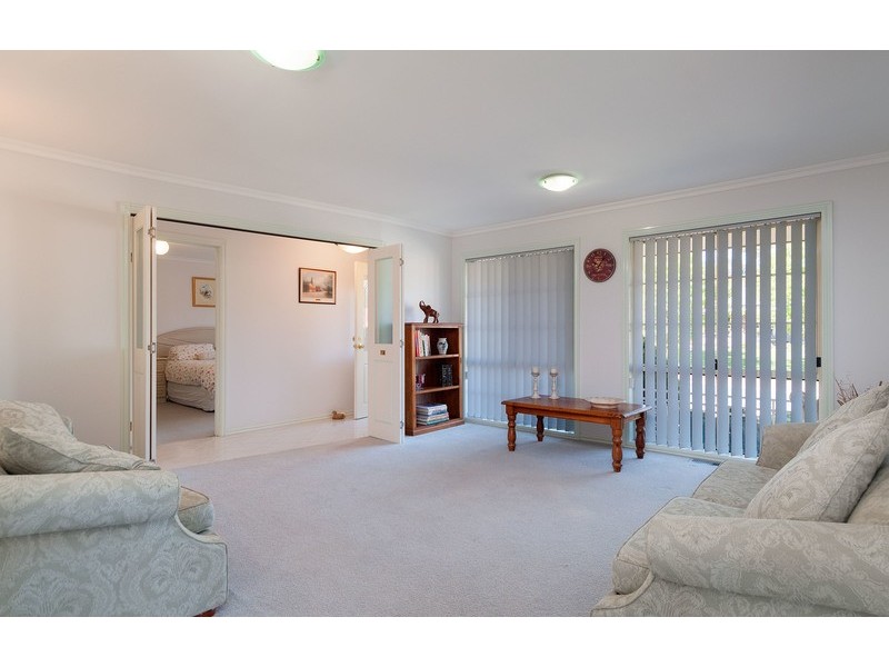 27 Blue Ridge Drive, Mooroolbark VIC 3138