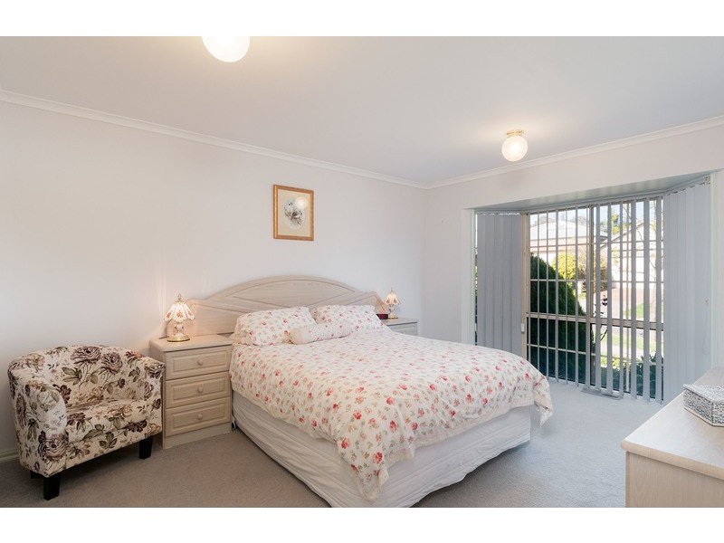 27 Blue Ridge Drive, Mooroolbark VIC 3138