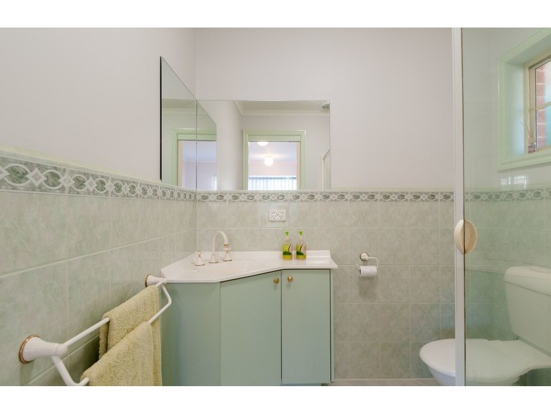 27 Blue Ridge Drive, Mooroolbark VIC 3138