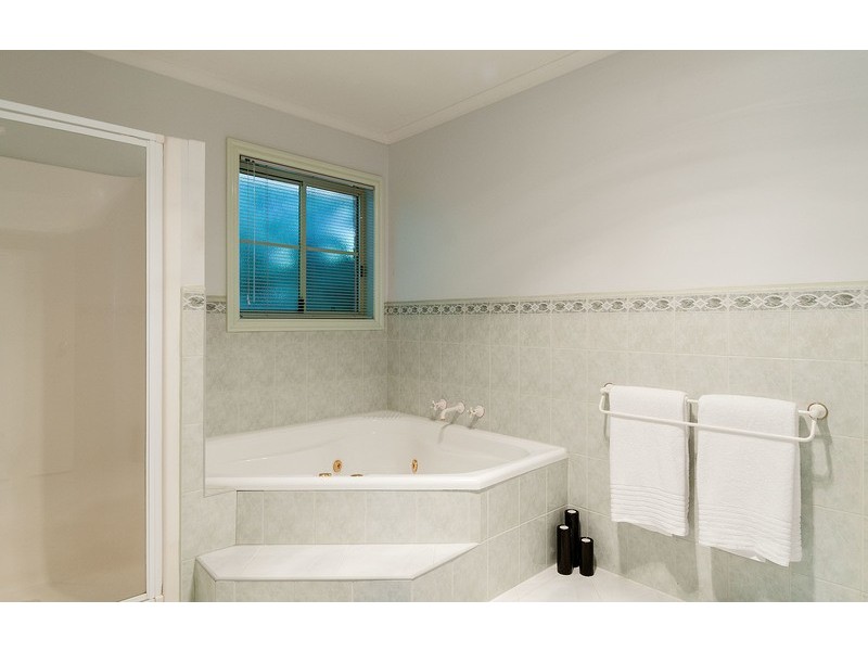 27 Blue Ridge Drive, Mooroolbark VIC 3138