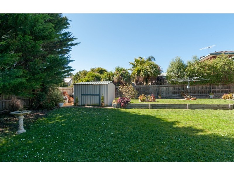 27 Blue Ridge Drive, Mooroolbark VIC 3138