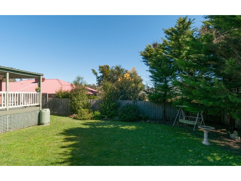 27 Blue Ridge Drive, Mooroolbark VIC 3138