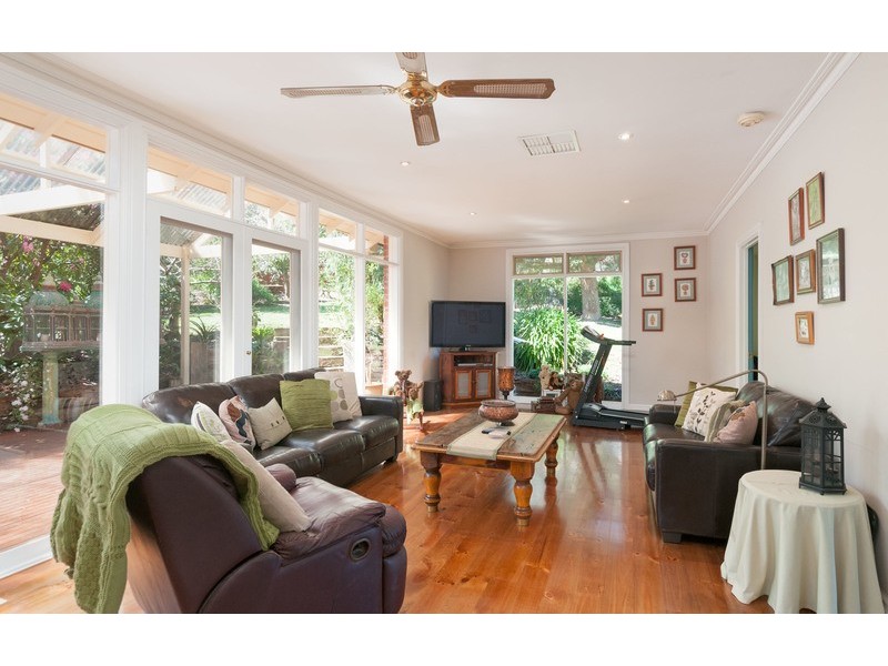 17 Rowe  Street, Montrose VIC 3765