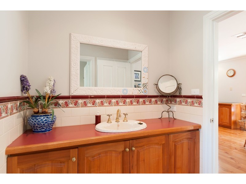 17 Rowe  Street, Montrose VIC 3765