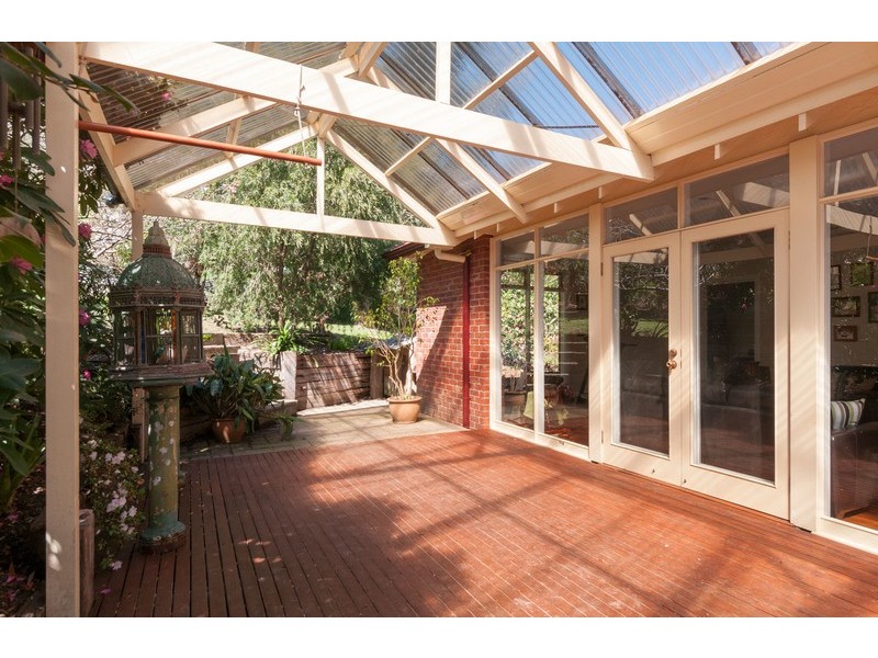 17 Rowe  Street, Montrose VIC 3765