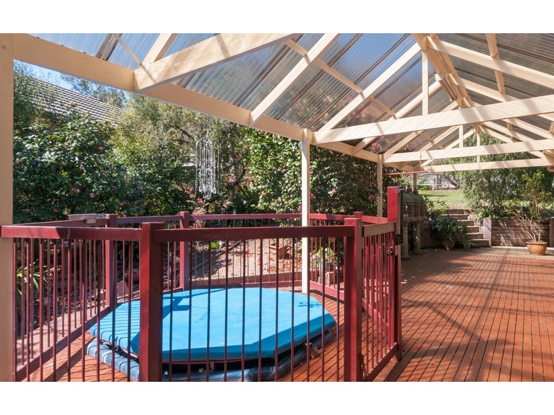 17 Rowe  Street, Montrose VIC 3765