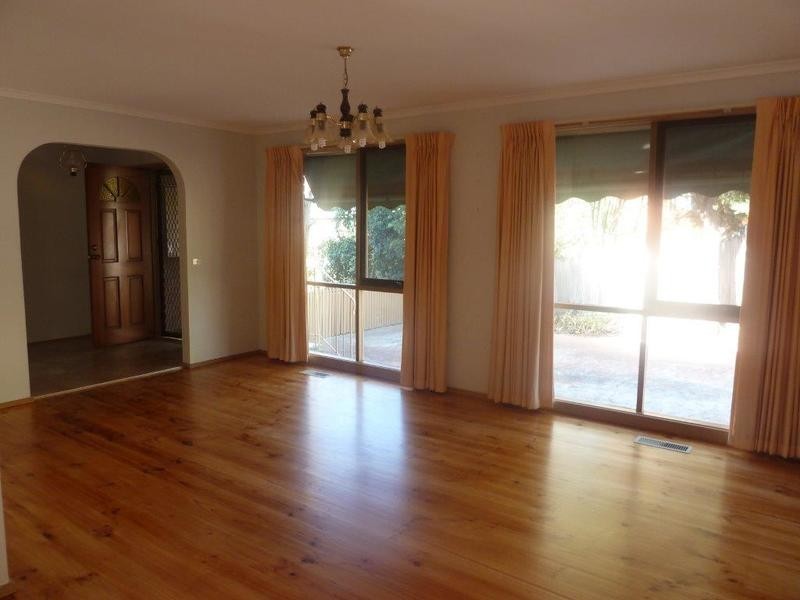 8 Nandina Close, Warranwood VIC 3134