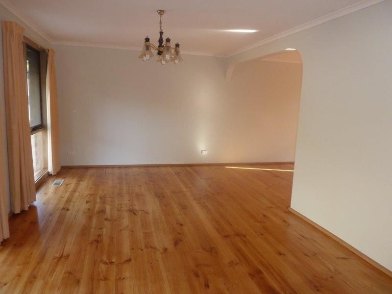 8 Nandina Close, Warranwood VIC 3134