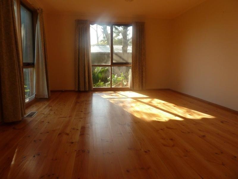 8 Nandina Close, Warranwood VIC 3134