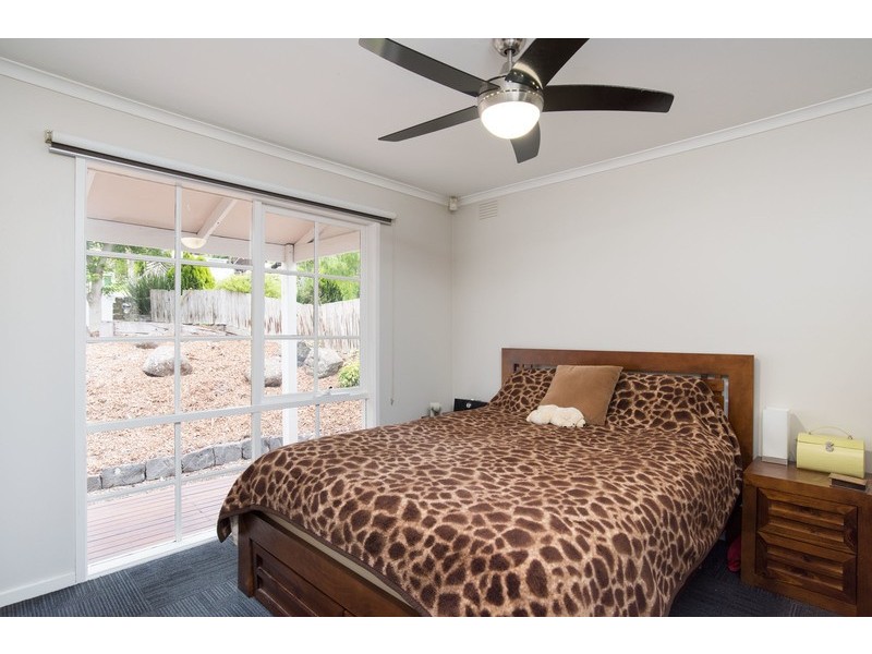 21 Weymar Crescent, Wandin North VIC 3139