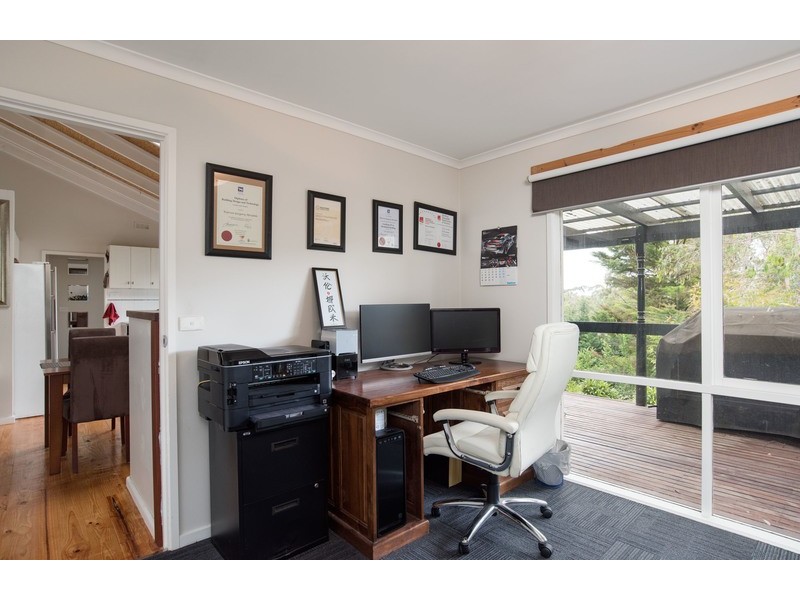 21 Weymar Crescent, Wandin North VIC 3139