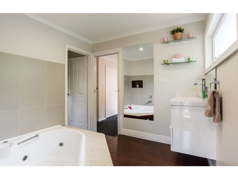 21 Weymar Crescent, Wandin North VIC 3139