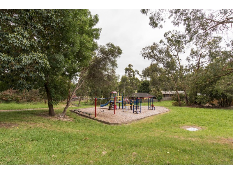 21 Weymar Crescent, Wandin North VIC 3139