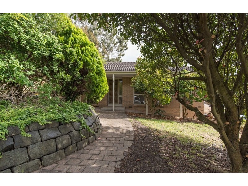 5 Maralee Drive, Mooroolbark VIC 3138