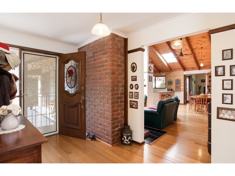 6 Farrar Way, Wandin North VIC 3139