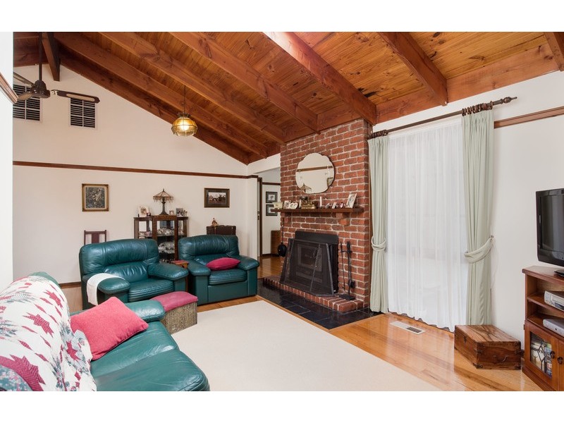 6 Farrar Way, Wandin North VIC 3139