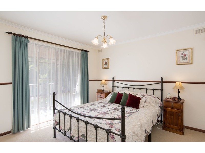 6 Farrar Way, Wandin North VIC 3139