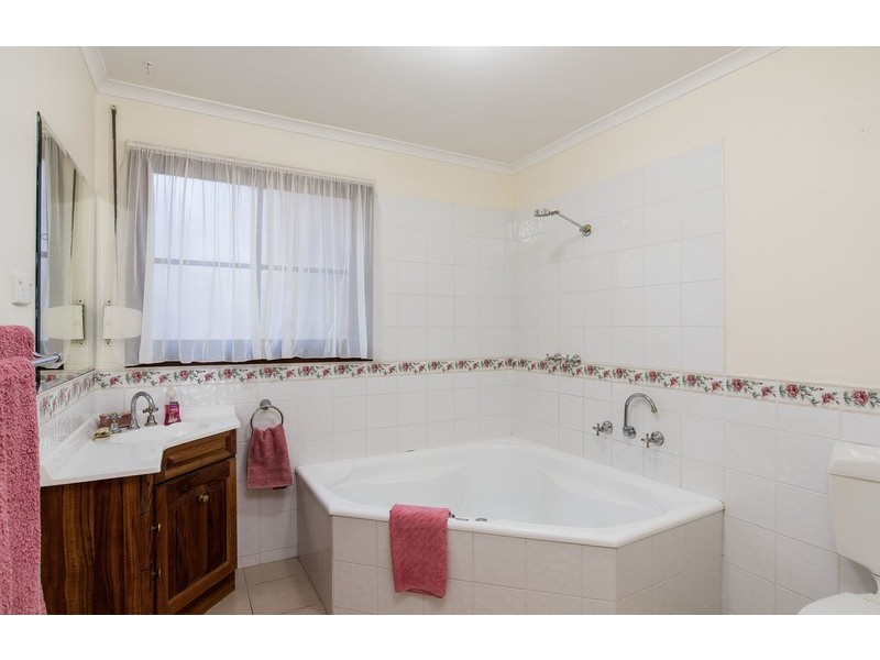 6 Farrar Way, Wandin North VIC 3139