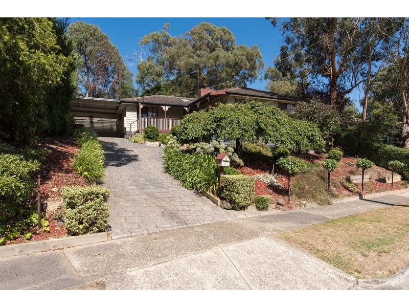 6 Farrar Way, Wandin North VIC 3139