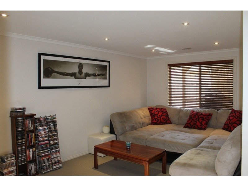 12a Longfellow Avenue, Mooroolbark VIC 3138