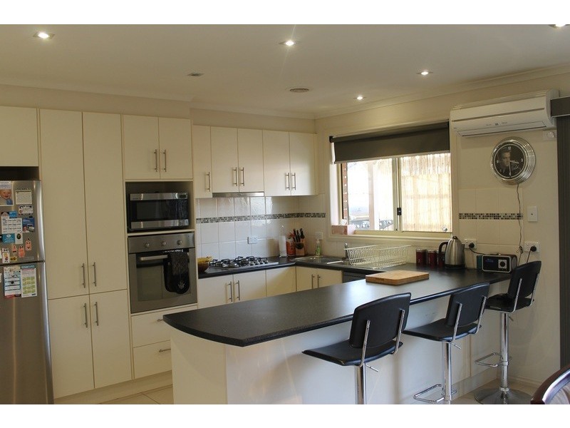 12a Longfellow Avenue, Mooroolbark VIC 3138