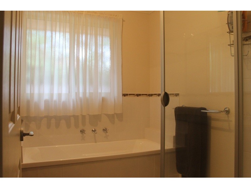 12a Longfellow Avenue, Mooroolbark VIC 3138