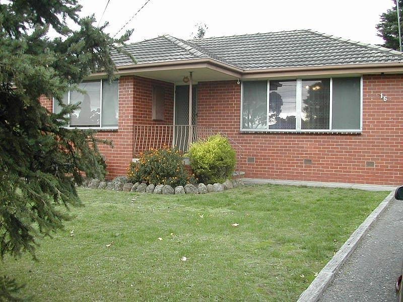 16 Sellick Drive, Croydon VIC 3136