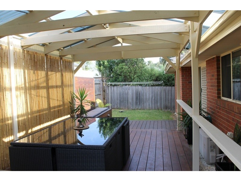 12a Longfellow Avenue, Mooroolbark VIC 3138