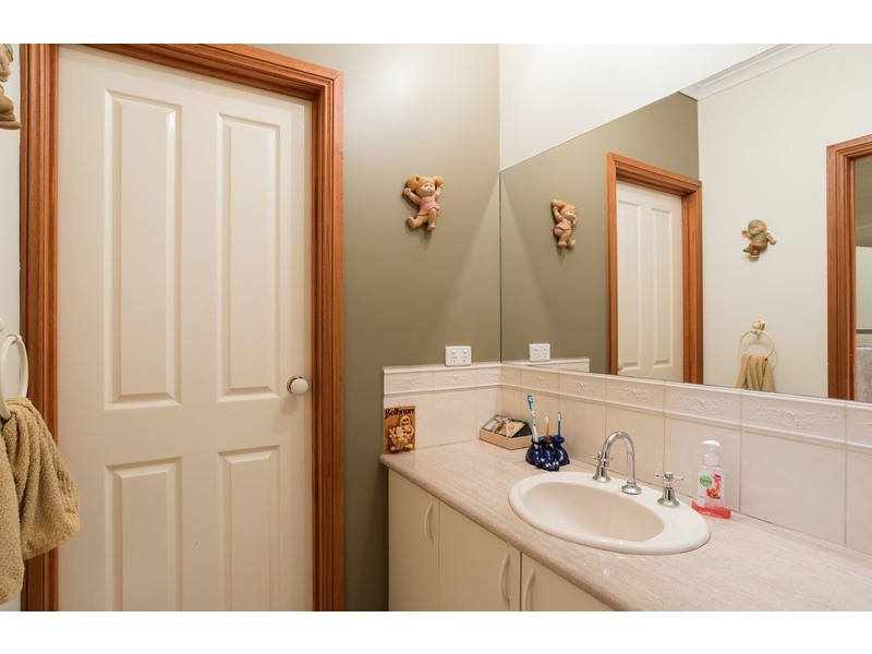 39 Pioneer Way, Kilsyth VIC 3137