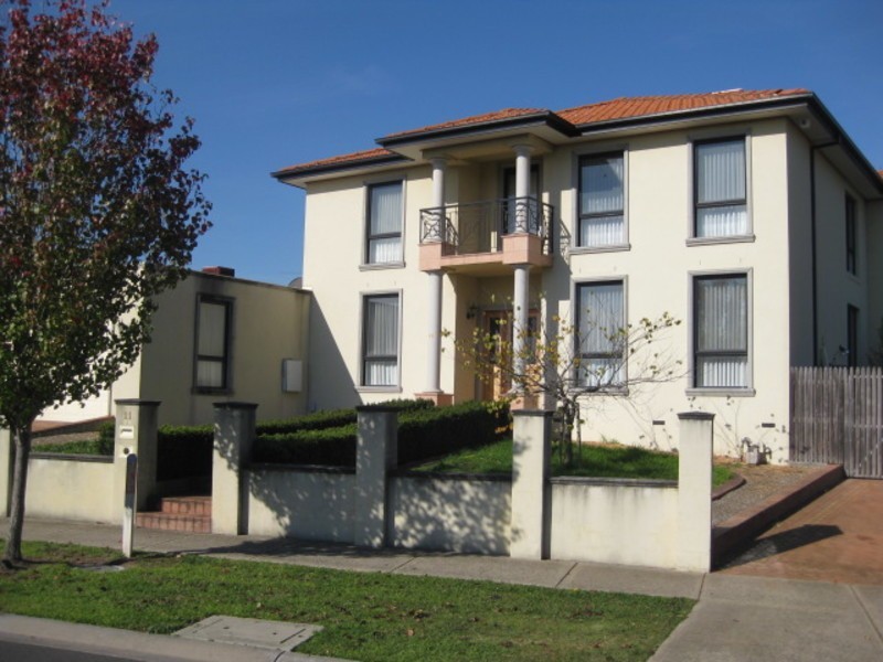 11 Clinton Lane, Chirnside Park VIC 3116