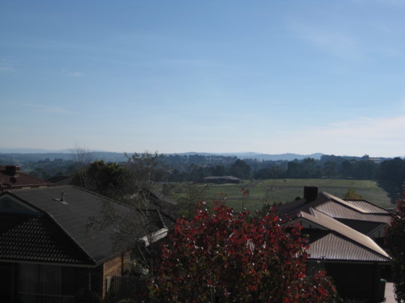 11 Clinton Lane, Chirnside Park VIC 3116