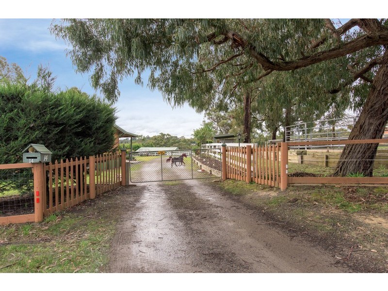 14 Coopers Road, Macclesfield VIC 3782