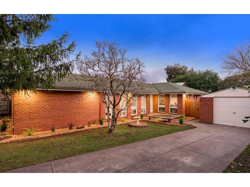 6 Summer Place, Mooroolbark VIC 3138