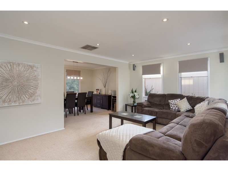 6 Summer Place, Mooroolbark VIC 3138