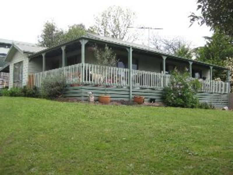 25 Belair Close, Seville VIC 3139