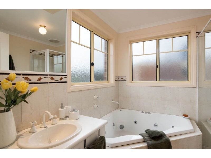 1 Tudor Drive, Mooroolbark VIC 3138