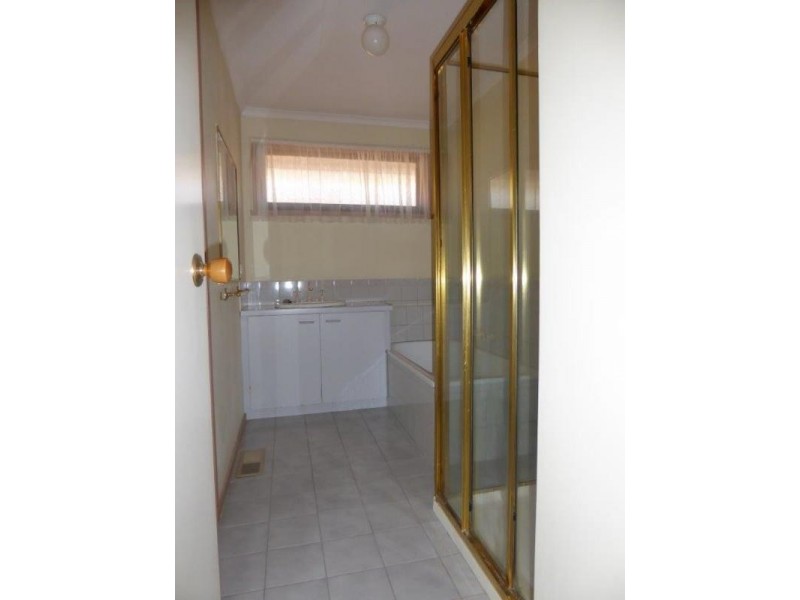 2/23 McComb Street, Lilydale VIC 3140